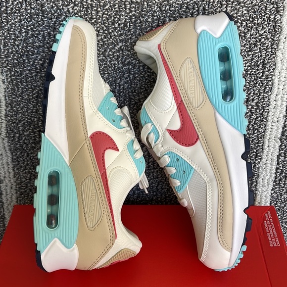Nike Air Max 90
Women's Shoes - Picture 12 of 16